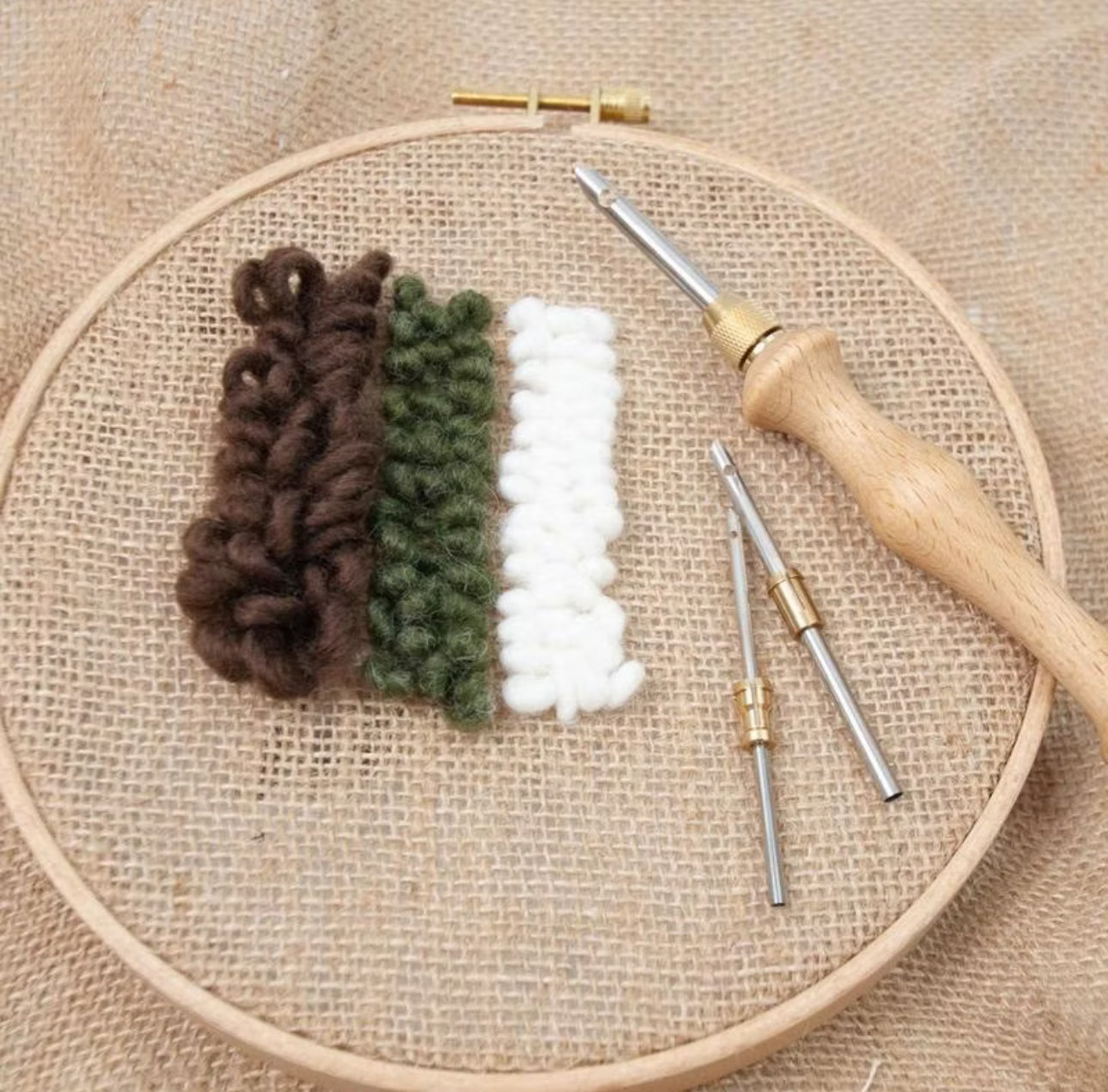 Agulha Punch Needle com Cabo de Madeira – Bordado em Alto-Relevo Artesanal