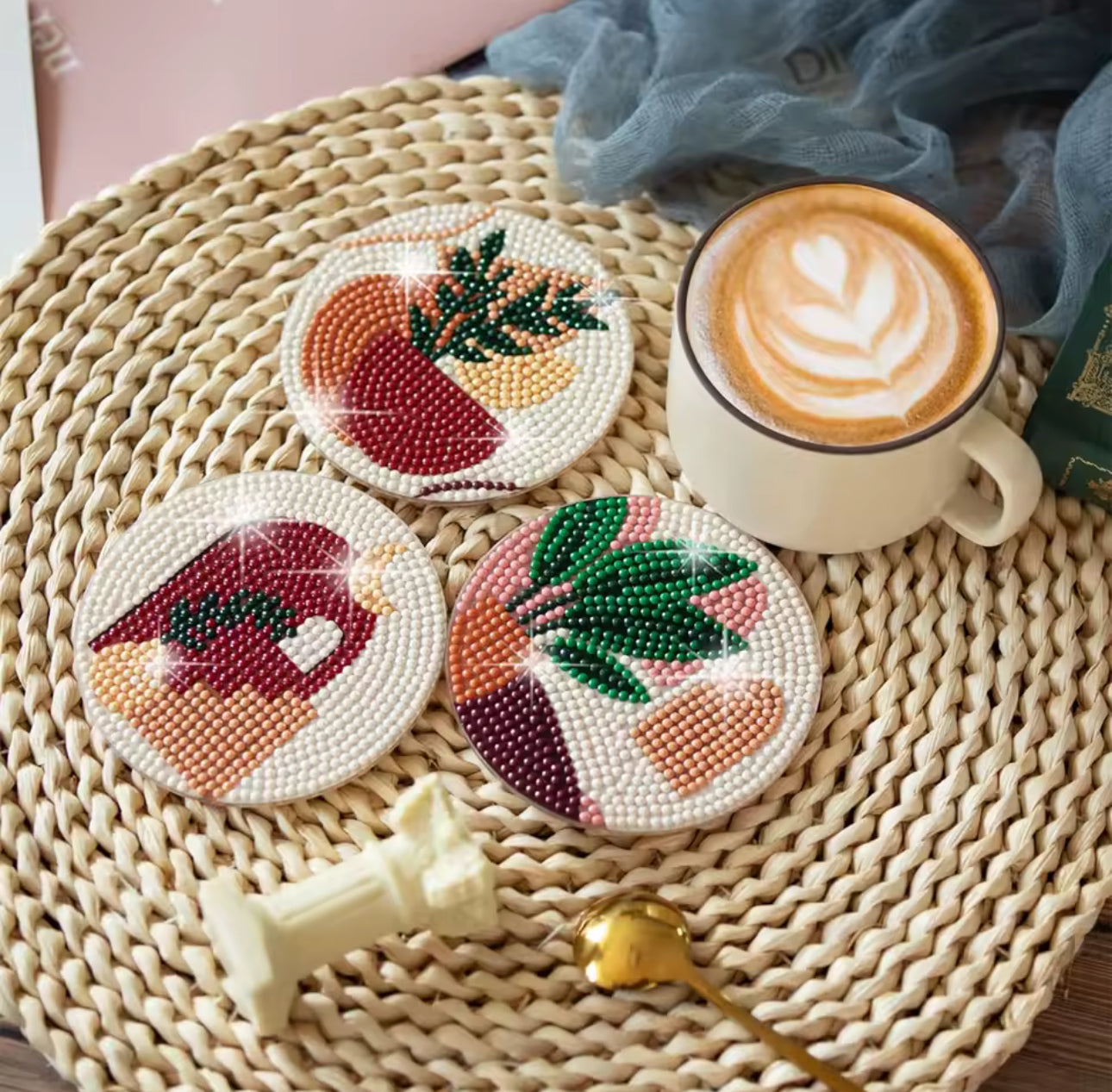 ☕ Kit Porta-Copos Decorativos em Diamond Painting – 6 Peças com Suporte Metálico ✨